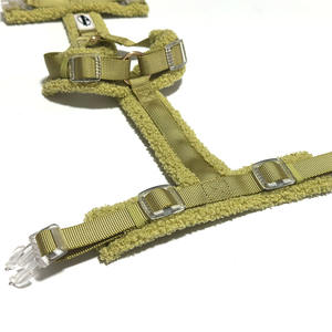 Arnés para perro mascota oso de peluche suave y esponjoso cómodo ligero ajustable elegante de lujo con logotipo personalizado - Product Image 2