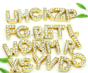 Contactez-nous pour plus de styles en stock : Lettres coulissantes en strass doré 8 mm et 10 mm - Product Image 1