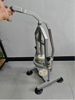 Éplucheur d'ananas à opération simple Machine à éplucher d'ananas manuelle en acier inoxydable commerciale pour les magasins de fruits en stock