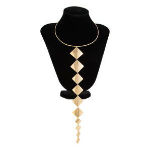 GT สร้อยคอจี้รูปสี่เหลี่ยมขนมเปียกปูนรูปทรงเรขาคณิตยาวแฟชั่นเรียบง่ายชิ้นกลมประกบกับสร้อยคอคอพู่ - Product Image 1