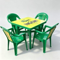 Ensemble de table et chaises en plastique imprimé pour l'extérieur, idéal pour la publicité de restaurants, les festivals de bière et les salons professionnels – Personnalisable avec votre marque