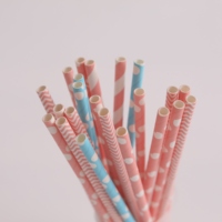 Pailles en papier biodégradables roses à pois multicolores de 6 mm, sur mesure