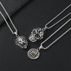 <span class=keywords><strong>Collana</strong></span> Vintage in Acciaio Inossidabile Hip-hop Retrò con Testa di <span class=keywords><strong>Leone</strong></span> per Uomo, Pendente in Titanio con Artiglio di Teschio - Product Image 1