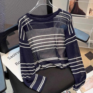 Ensemble pull en tricot fin rayé pour femmes, haut d'été deux pièces en polyester noir et blanc ZY51 - Product Image 3