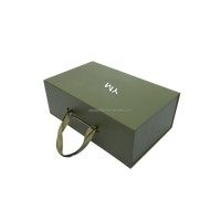 Emballage en carton design avec logo Boîte cadeau écologique pliable avec fermeture magnétique pour chaussures