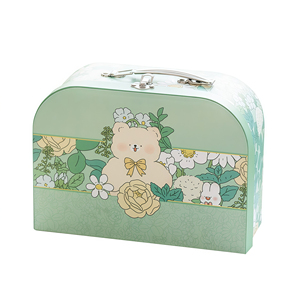 Caja <span class=keywords><strong>de</strong></span> <span class=keywords><strong>Juguetes</strong></span> <span class=keywords><strong>de</strong></span> Muñecas <span class=keywords><strong>para</strong></span> Niños Reutilizable al por Mayor, Caja <span class=keywords><strong>de</strong></span> Regalo <span class=keywords><strong>de</strong></span> Cartón Tipo Maleta, Caja <span class=keywords><strong>de</strong></span> Embalaje <span class=keywords><strong>de</strong></span> Maleta Hecha a Mano con Asa <span class=keywords><strong>de</strong></span> Cuero PU - Product Image 1