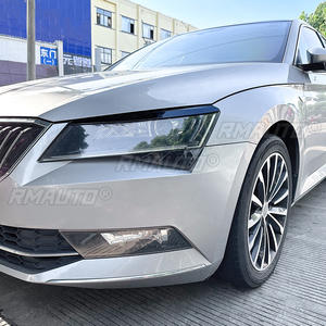 Autocollants de recouvrement pour phares de voiture (sourcils/paupières) pour Skoda Superb B8 2016-2018 Noir Brillant/Aspect Carbone Kit Carrosserie Tuning - Product Image 4