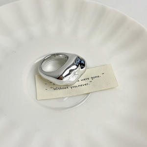 แหวนหมั้นสแตนเลสสตีลประดับเพทายรูปหัวใจชุบทองคำสีกุหลาบ ดีไซน์คลาสสิก หนา ทนทาน กันน้ำ สำหรับผู้หญิง ลดราคาพิเศษ - Product Image 4