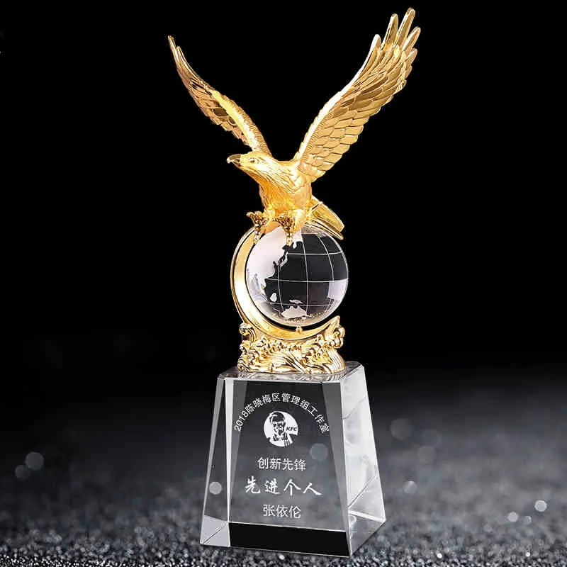Trofeo di cristallo di aquila in metallo creativo con ali d'aquila trofeo regalo regalo di celebrazione aziendale