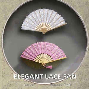 Elegante Abanico de Encaje Battenberg con Diseño Tallado en Bambú, Arte Folclórico para Adultos, Hermoso Accesorio para Bodas - Product Image 3