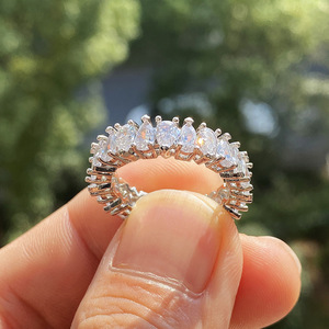 Anello con Gemma a Goccia per Donne, Gioiello da Dito Audace e alla Moda per Coppie - Product Image 4