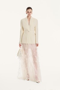 กระโปรงผู้หญิงขายส่ง ดีไซน์หรูหรา ODM MILAN EMB FEATHER SKIRT ODM ผ้าคิวโปร 73% โพลีเอสเตอร์ 27% กระโปรงทรงตรงยาว จาก WhiteAnt เวียดนาม - Product Image 4