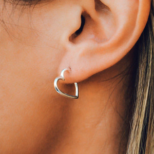 Orecchini a Cuore Cavo per Donne, Gioielli Minimalisti alla Moda - Product Image 3