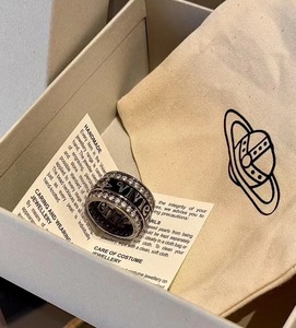 แหวนทองแดงประดับเพชรซิคอนทรงกว้างสไตล์แฟชั่นตะวันตก ยี่ห้อควีนยอร์ก ดีไซน์หรูหราทันสมัย สไตล์พังก์ เหมาะสำหรับทั้งผู้หญิงและผู้ชาย - Product Image 6