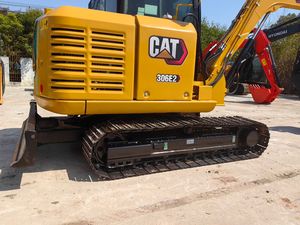 Miniexcavadora Usada CAT 306E2, Excavadora Hidráulica de 6 Toneladas con Cabina Cerrada y Pala Frontal - Product Image 3