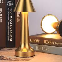 Lampe de table verticale minimaliste moderne, design nordique simple pour bureau ou salle de lecture, style post-moderne