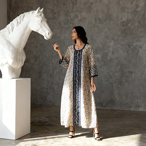 ชุดอาบายะห์ปักลายหรูหราแบบเรียบร้อยสำหรับผู้หญิงมุสลิม ผลิตตามสั่ง ขายส่ง ทำจากผ้าโพลีเอสเตอร์ - Product Image 4