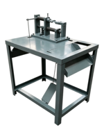 Machine manuelle de décorticage et de pelage des noix de cajou, pour l'élimination de la peau et le brisage des noyaux