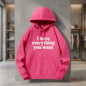 Sudadera con Capucha Oversize Rosa Unisex de Algodón Tejido, Estilo Casual Urbano con Estampado Frontal y Bolsillos, Ideal para Otoño - Product Image 2