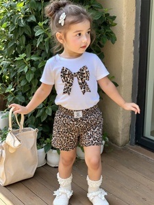 Set Estivo per Bambine: Camicia a Maniche Corte con Stampa Leopardata e Pantaloncini in Cotone, <span class=keywords><strong>Abbigliamento</strong></span> Casual per Bambini - Product Image 3