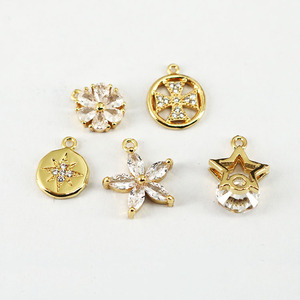 Cz8261 đồ trang sức nhỏ Nguồn cung cấp vàng đầy CZ Micro Pave hoa quyến rũ với Zircon nhỏ Bắc Sao chéo mặt dây làm bằng đồng - Product Image 2