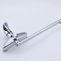 Robinet de douche mural à col long en laiton chromé contemporain, mitigeur à poignée unique, pomme de douche à effet pluie douce, accessoires de salle de bain modernes pour