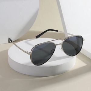 Erkek Yeni Siyah Güneş Gözlüğü Mavi Metal Çerçeve Yüksek Kaliteli TAC Polarize Lensler Özel Logo Lensli Şık <span class=keywords><strong>Pilot</strong></span> Altın - Product Image 2