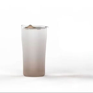 Vaso de café Ombré personalizado de 17oz, taza de viaje con aislamiento al vacío sin BPA con tapa abierta, diseño ergonómico para uso en la oficina y camping - Product Image 1