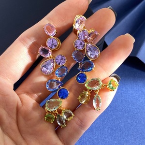 Boucles d'oreilles pendantes en zircone, couleur irisée éuphorique, collection Printemps-Été, pour femme, vente en gros directe usine - Product Image 2