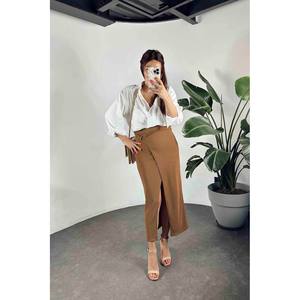 Jupe midi taille haute en Lycra pour femme avec détail boucle, coupe élastique - Product Image 1