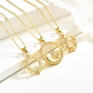 Delicata Collana in Rame Placcato Oro 14K con Zirconi, Ciondolo a Cuore <span class=keywords><strong>Sole</strong></span> Luna <span class=keywords><strong>Mamma</strong></span>, Catena Trendy da Donna per <span class=keywords><strong>la</strong></span> Clavicola, Gioielli alla Moda per <span class=keywords><strong>la</strong></span> Festa della <span class=keywords><strong>Mamma</strong></span> - Product Image 1