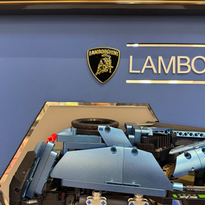 لوحات سيارات رياضية زرقاء بتصميم أصلي حديث مباشرة من المصنع، فن جداري راقي بإطارات خشبية صلبة لغرف الطعام والمعيشة - Product Image 6