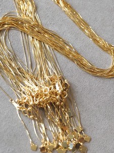 Collar Gargantilla <span class=keywords><strong>de</strong></span> Cadena Fina <span class=keywords><strong>de</strong></span> Hueso <span class=keywords><strong>de</strong></span> Serpiente en <span class=keywords><strong>Oro</strong></span> Real AU750 <span class=keywords><strong>de</strong></span> 18k <span class=keywords><strong>para</strong></span> <span class=keywords><strong>Mujer</strong></span>, 45cm Ajustable, Se Puede Usar Solo o en Capas - Product Image 3