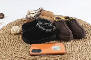 Sapatos de lã de pelúcia real quente para mulheres, chinelos curtos de inverno de pele de carneiro e bezerro, bota de neve, pele de cordeiro, logotipo personalizado da moda australiana para meninas