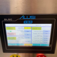 Machine de remplissage et de bouchage de poches à bec haute vitesse, remplisseur à piston PLC personnalisable pour jus, sauces, détergents et poches à bec verticales