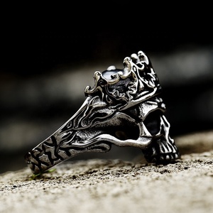 Anillo de Acero Inoxidable 316 con Diseño de Calavera Flameante para Hombre, Acabado Pulido, Texturas Contrastantes, Estética Masculina, Estilo Punk Retro, Pieza Destacada - Product Image 5