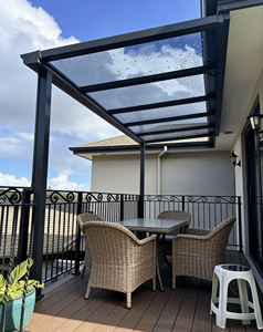 กันสาดน้ำหนักเบาจากจีน โครงอะลูมิเนียมเคลือบพีซี กันน้ำได้ตามธรรมชาติ ประกอบง่าย - Product Image 1