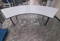 Tables de banquet modulaires en PVC demi-lune à assembler, dorées, pour événements de luxe