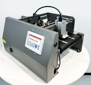 Impresora de inyección de tinta en línea automática e impermeable de 12.7 mm para codificación de fecha y lote con cinta transportadora y paginador - Product Image 3