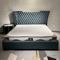 Lit double moderne en cuir à boutons-pression, lit bas de luxe, ensemble de meubles pour chambre principale, modèle suites, en bois massif