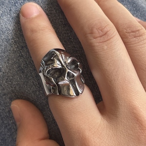 Cincin Pria Gaya Punk Hip-hop <span class=keywords><strong>Retro</strong></span> Eropa dan Amerika, Model Tengkorak, Bahan Alloy, Desain Masker Prajurit, Grosir Fashion Terlaris - Product Image 2