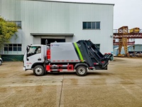 Camion à ordures compact Dongfeng 4x2 de 5 mètres cubes avec moteur diesel