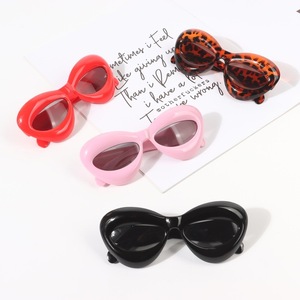 Trendy Ladies Lunettes Soleil <span class=keywords><strong>Femelle</strong></span> Lip Gloss donna bambini all'ingrosso Cat Eye Extra Large occhiali quadrati spessi labbra occhiali da sole - Product Image 4