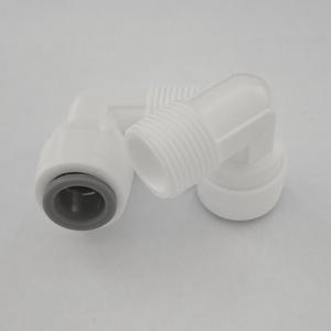 Conector para Purificador de Agua, Codo de Rosca Macho de 3/4" K4066, Accesorio para Tubería de PE, Alta Compatibilidad - Product Image 1