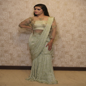 Elegante sari verde con drapeado y top bordado para boda, ropa tradicional india para mujer, largo hasta el suelo, corte regular. - Product Image 1