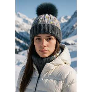 Gorro de Lana Negro para Mujer con Pompón BERE1142, Elegante Accesorio de Lana y Mezclas - Product Image 5