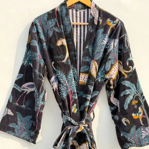 Veste bomber longue en velours noir imprimé animal, chauffante pour l'hiver, pour femmes, style bohème, avec ceinture. - Product Image 1