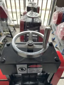 Tagliatrice automatica del cavo della macchina spelafili di certificazione del Ce da vendere