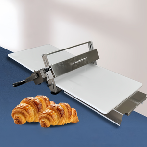 <span class=keywords><strong>Laminoir</strong></span> à pâte <span class=keywords><strong>manuel</strong></span> de table <span class=keywords><strong>pour</strong></span> pâte <span class=keywords><strong>feuilletée</strong></span>, croissants et pain – Facile à utiliser - Product Image 1