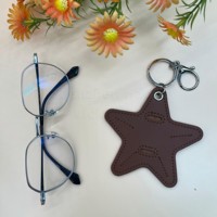 Oferta Caliente: Llavero Creativo de Cuero PU para Gafas de Sol, Soporte Duradero con Diseño de Ranura Segura, Bonito Colgante para Bolso de Mujer